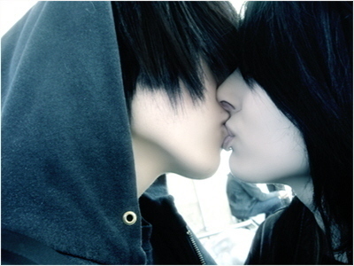 emo boys kissing emo girls. EMO girl and oy kissing